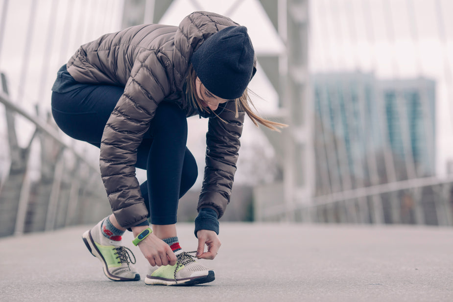 athlete-tying-running-shoes